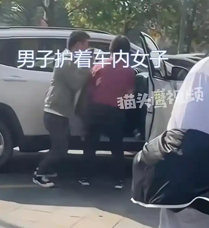 东莞一对素来不对付的婆媳罕见组队抓出轨